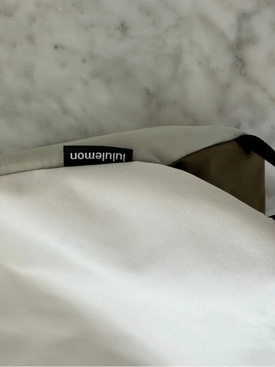 Lululemon White/Olive Crossbody Waterbottle Bag - Picture 3 of 4